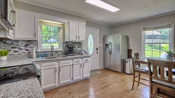 KylskÄp, mikrovÄgsugn, ugn och spishÀll