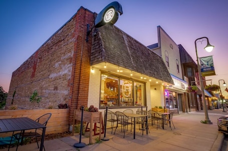 Outdoor dining. Morning Coffee | Steps to Dining | Riverside Charm