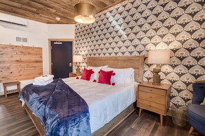 1 bedroom, iron/ironing board, WiFi, bed sheets - Morning Coffee | Steps to Dining | Riverside Charm (Prescott)