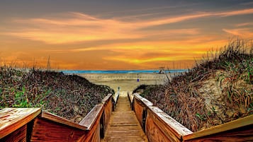 Am Strand, Liegestühle, Strandtücher