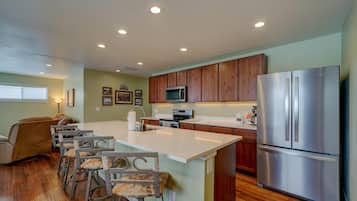 KylskÄp, mikrovÄgsugn, ugn och spishÀll