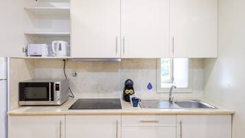 Microwave, coffee/tea maker, toaster