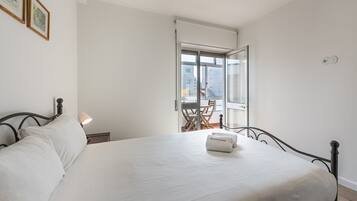 1 slaapkamer, een strijkplank/strijkijzer, internet, beddengoed