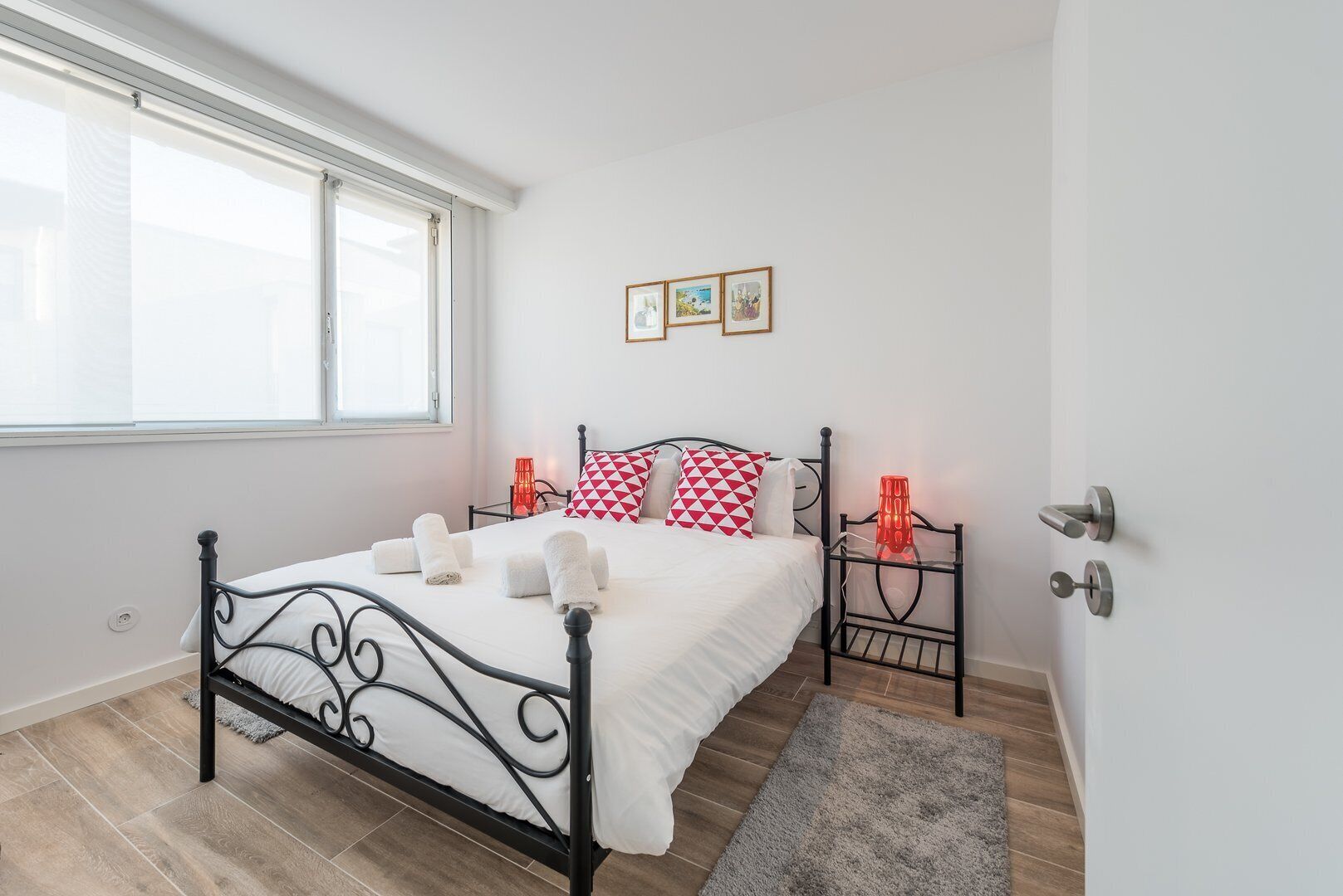 2 bedrooms, iron/ironing board, Internet, bed sheets
