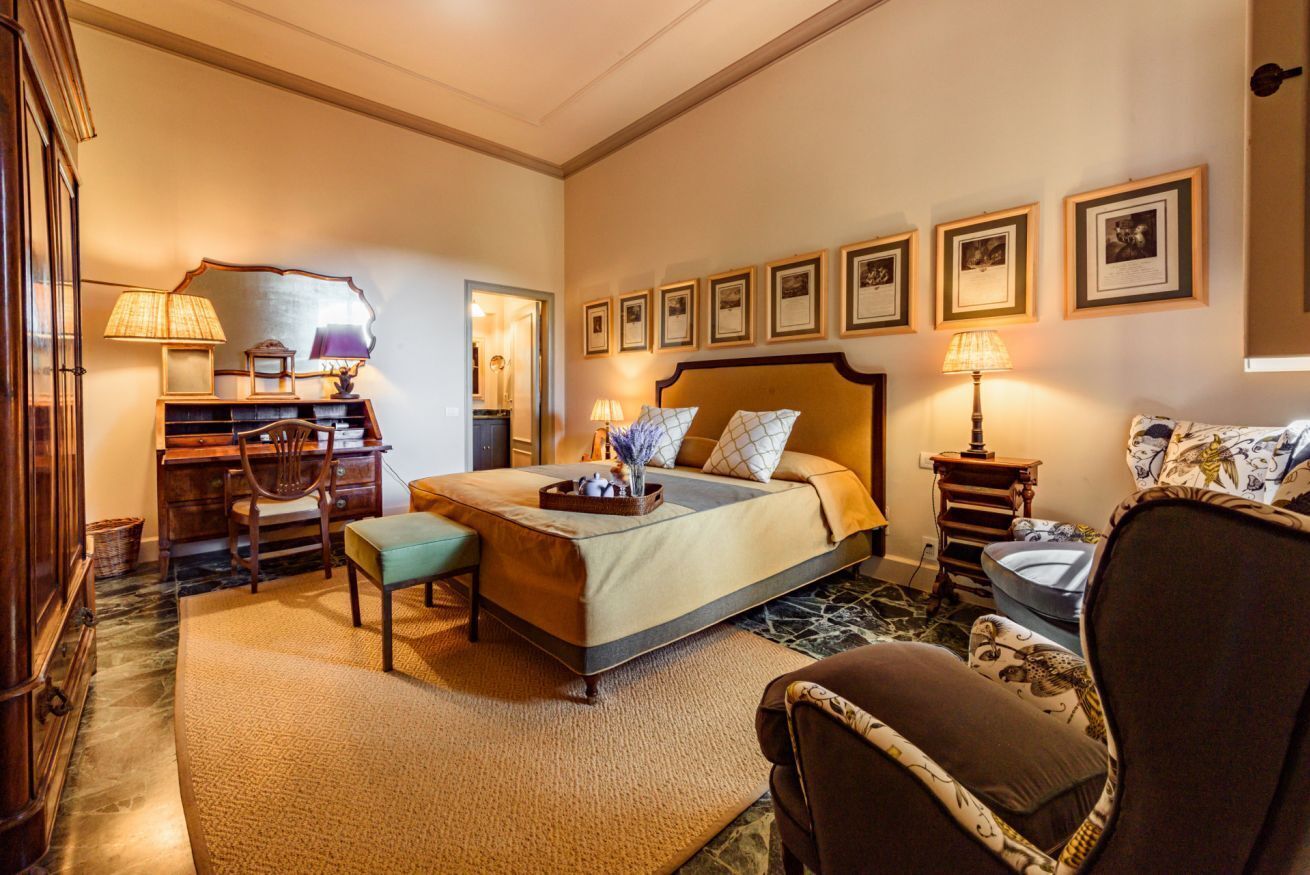 6 makuuhuonetta, työpöytä, Wi-Fi, vuodevaatteet