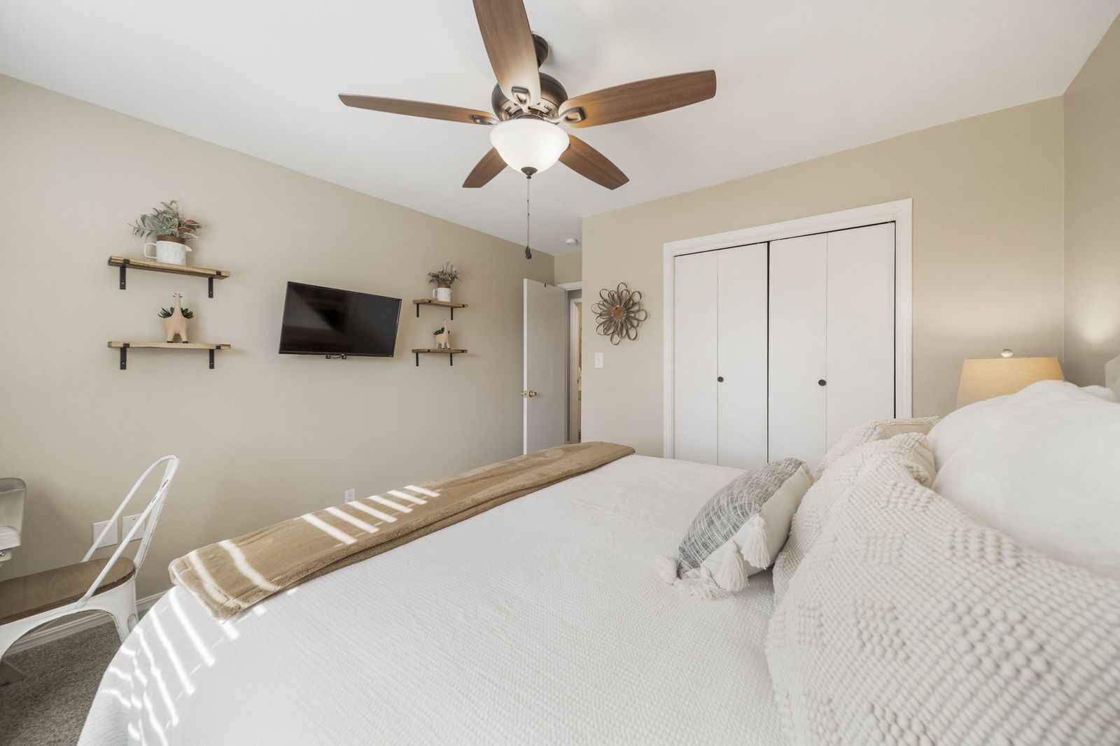 3 soveværelser, skrivebord, strygejern/strygebræt, weekendseng