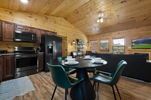 Fridge, microwave, oven, stovetop - Spring Break in Smoky's! Mountain Views! Centrally Located! Hot Tub! (Sevierville)