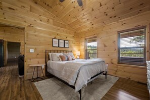 2 bedrooms, iron/ironing board, travel cot, bed sheets - Spring Break in Smoky's! Mountain Views! Centrally Located! Hot Tub! (Sevierville)