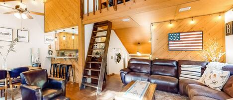 テレビ、暖炉、書庫