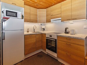 Fridge, microwave, dishwasher, cookware/dishes/utensils