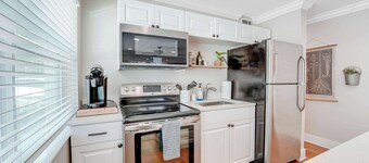 Remodeled Downtown Apartment #1