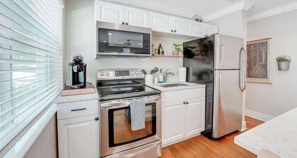 Remodeled Downtown Apartment #1