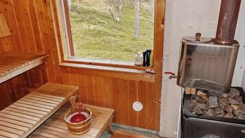 Kjøleskap, mikrobølgeovn, oppvaskmaskin og kjøkkenutstyr