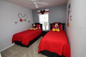 3 bedrooms, travel cot, free WiFi - Resort Community House with Pool Close to Disney Parks (Kissimmee)