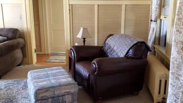 TV connectée, lecteur de DVD, livres