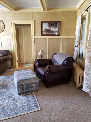 Smart TV, DVD player, books