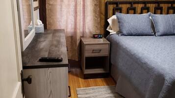 2 chambres, bureau, fer et planche à repasser, lit parapluie