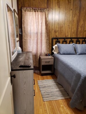 2 bedrooms, desk, iron/ironing board, travel crib