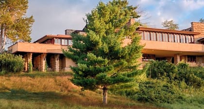 Luxury Retreat in Prime Downtown Spring Green Location