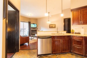 Interior - Lux King Suite/1 King bed & 1 Sofa Bed/Water Park open/Balc BBQ & sofa/MTN view (Canmore)