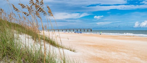 Una spiaggia nelle vicinanze