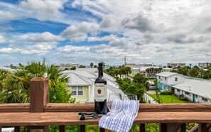 Property grounds - Steps to Beach, Restaurants, and Bars! Gourmet Kitchen, Jacuzzi, Private Yard! $300 in Free Tickets! (St. Augustine)