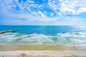 On the beach - Oceanfront-Heated Pool-Aruba #905 (Daytona Beach Shores)