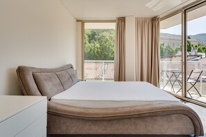 2 chambres, fer et planche à repasser, Wi-Fi gratuit, draps fournis