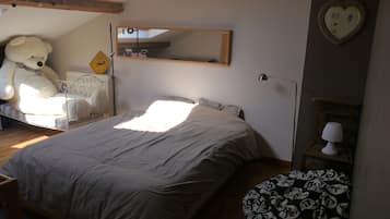 5 bedrooms, iron/ironing board, travel cot, free WiFi