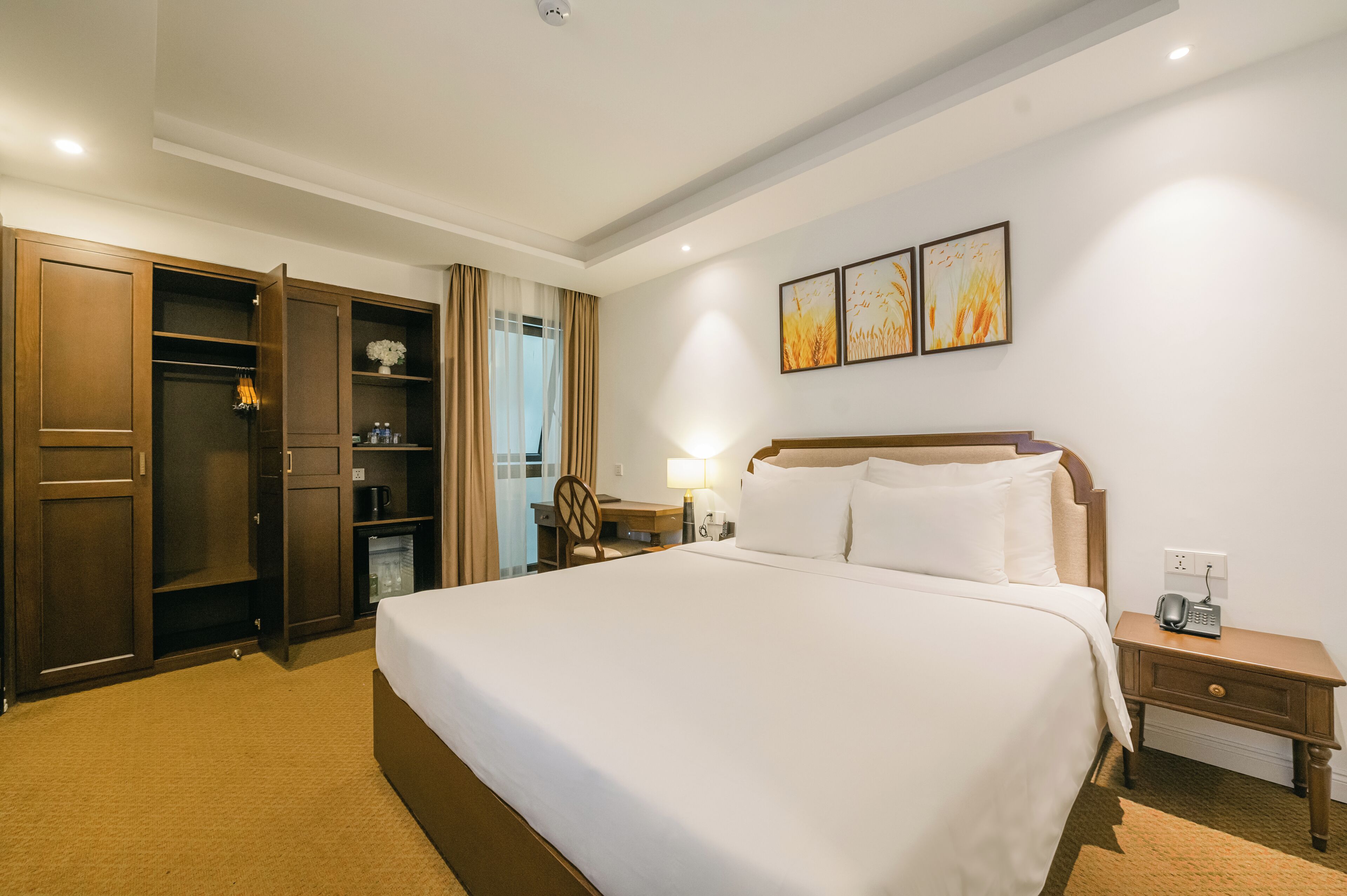 In-room safe, desk, laptop workspace, free WiFi