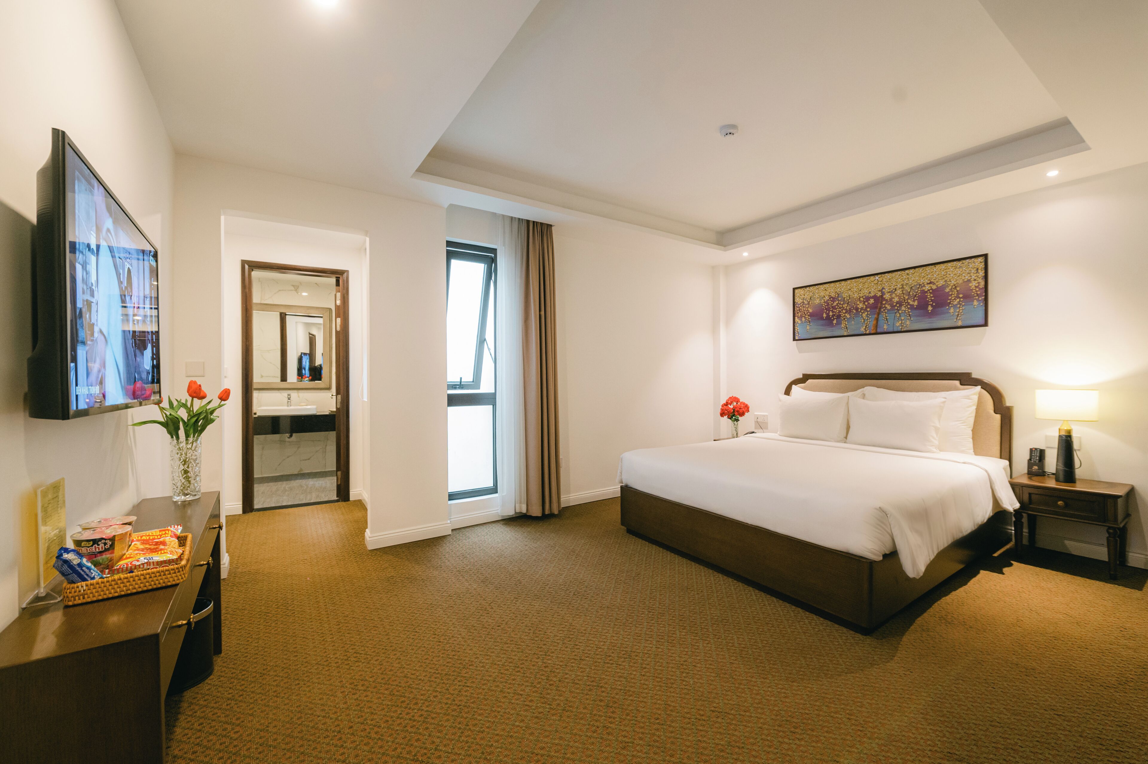 In-room safe, desk, laptop workspace, free WiFi