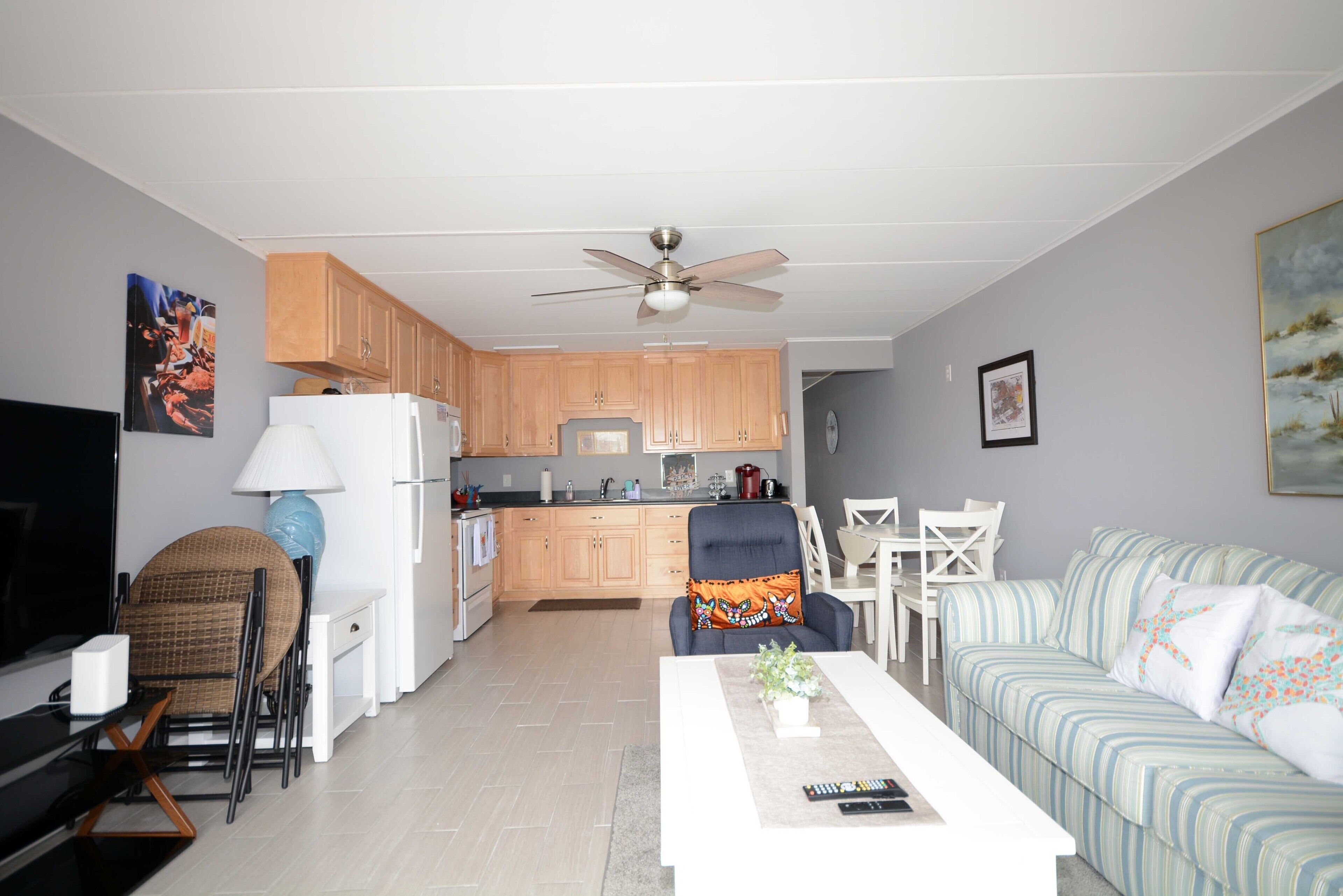 Stylish 1 bedroom condo located downtown in a family-friendly neighborhood only a few streets from the boardwalk and a short stroll to the beach!
