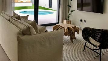 Een smart-tv en een kantoor