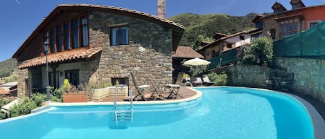 Piscine extérieure, piscine chauffée