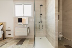 Combined shower/bathtub, jetted bath, hair dryer, towels - House (Saint Martin de Seignanx)