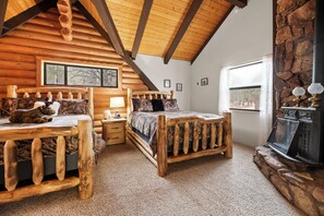 3 bedrooms, desk, travel crib, free WiFi