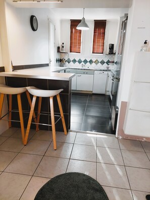 Fridge, microwave, oven, stovetop - Large, bright T4 - 6 people - Beaches & center Montpellier (Montpellier)