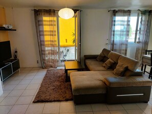 TV, offices - Large, bright T4 - 6 people - Beaches & center Montpellier (Montpellier)