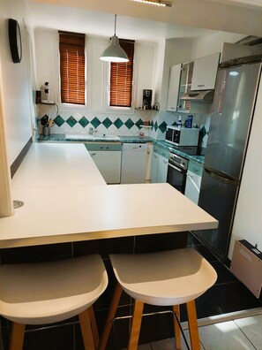 Fridge, microwave, oven, stovetop - Large, bright T4 - 6 people - Beaches & center Montpellier (Montpellier)