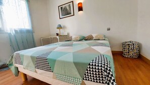 2 bedrooms, desk, iron/ironing board, free WiFi - Large, bright T4 - 6 people - Beaches & center Montpellier (Montpellier)