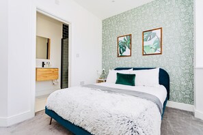 4 habitaciones, tabla de planchar con plancha, cuna de viaje y wifi 