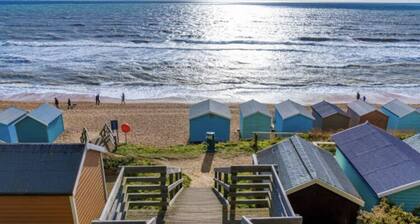 Sea salt Chalet- luxury sleeps 10 + playroom