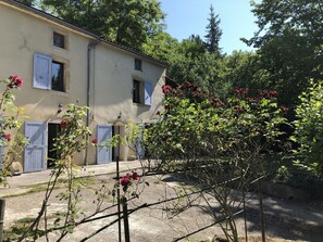 Property grounds - 3 Bedroom Agritourism property in Mirepoix (Mirepoix)