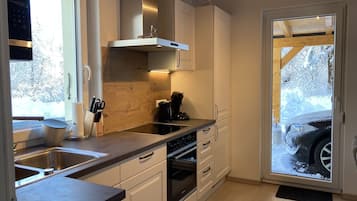 冰箱、微波炉、烤箱、炉灶