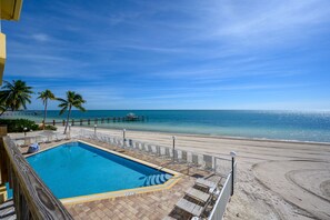 A pool with a view of the beach and ocean. - TF Pool Beach Kitchen Sleep 6, Hot Tub W&D Marina WiFi Parking (Marathon)