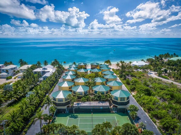 An aerial view of a resort with multiple buildings, a tennis court, and a beach. - TF Pool Beach Kitchen Sleep 6, Hot Tub W&D Marina WiFi Parking (Marathon)