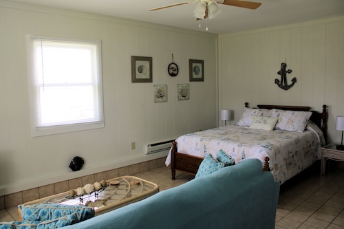 Shore Bird - 1 BR Studio Cottage with open floor plan. NO LINENS PROVIDED