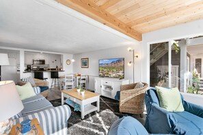 TV - 124H #2: Cozy 2 Bedroom Unit, Stunning Views, BBQ, GOLF CART (Avalon)