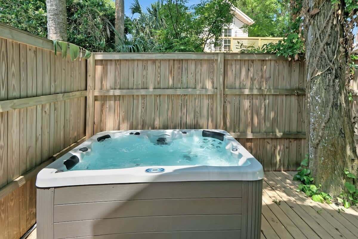 Photo 2 of Hot Tub, Propane BBQ, Downtown St. Aug, Parking