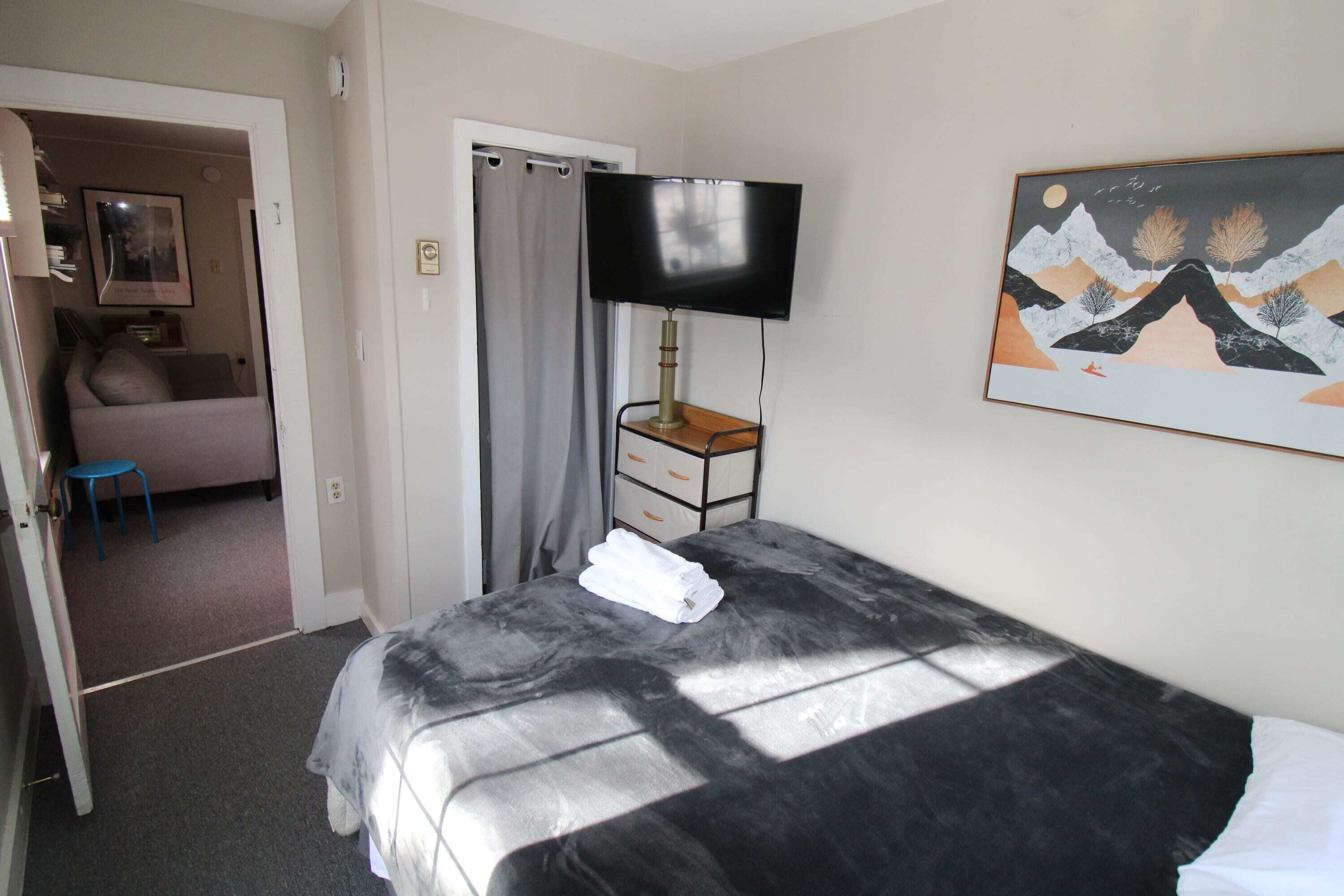 4 bedrooms, iron/ironing board, WiFi